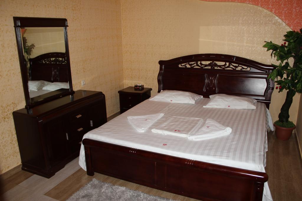 Sochi Plaza Hotel Erivan Oda fotoğraf