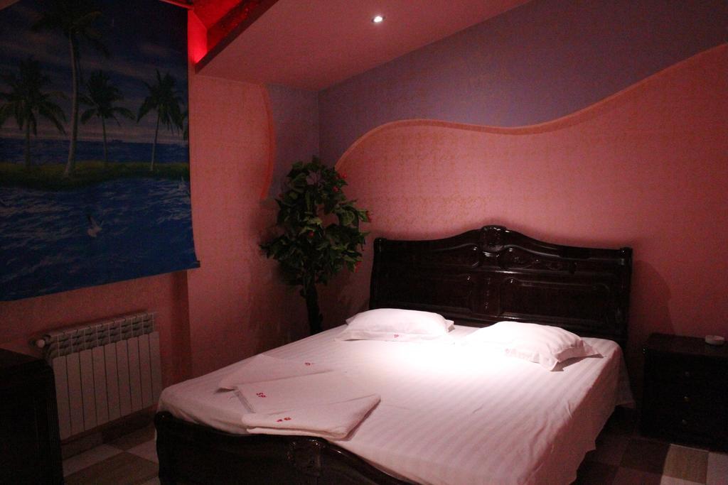 Sochi Plaza Hotel Erivan Oda fotoğraf